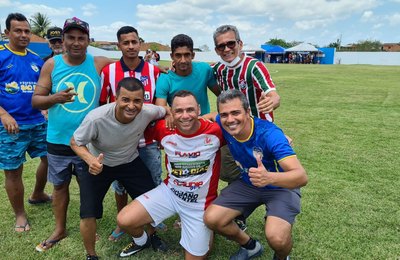 Prefeito Klinger Quirino faz gol de voleio em jogo beneficente com estrelas do futebol