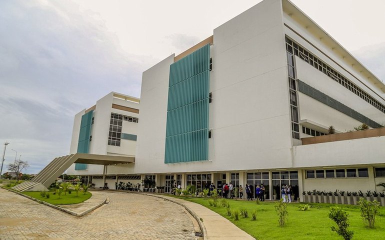 Hospital universitário do Amapá deve ter nome de Dr. Papaléo Paes, aprova CE