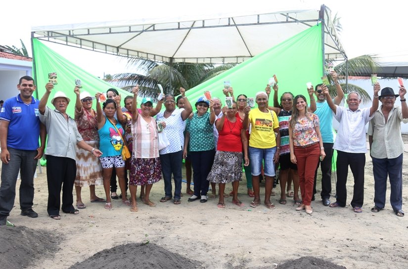 Idosos de campo Alegre participam de café da manhã e plantio da horta