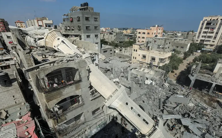 Bombardeio israelense mata 18 pessoas no centro de Gaza