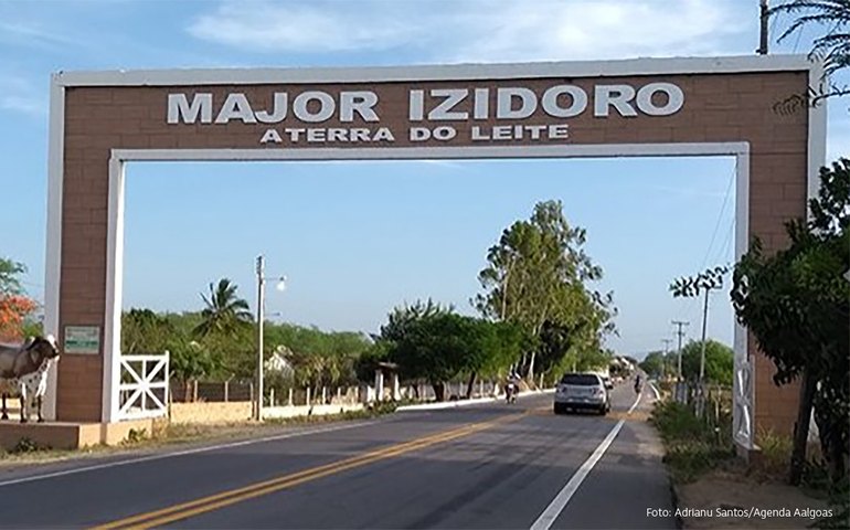 Governo de Alagoas leva água para comunidade em Major Izidoro