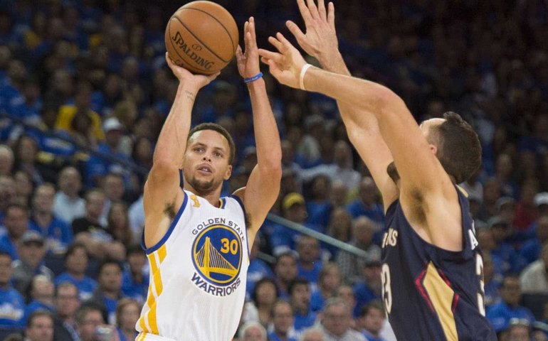 Curry comanda, Warriors derrotam Heat em casa e reagem na NBA
