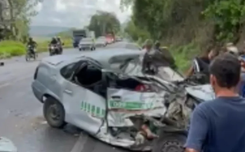 Em Satuba, acidente envolvendo um micro-ônibus e um táxi deixa dois mortos na BR-316