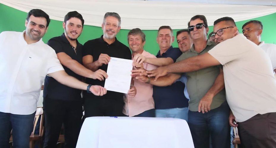 Arthur Lira garante recursos e assina com Geo Cruz ordem de serviço para pavimentação em Ibateguara