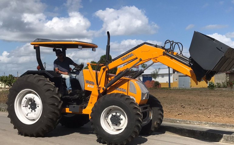 Após recuperação, Prefeitura de Branquinha coloca mais um veículo à serviço da população