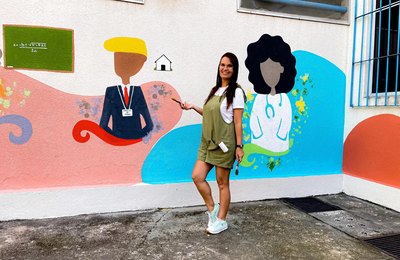 Projeto de muralismo leva arte à escola localizada no bairro do Jacintinho, em Maceió