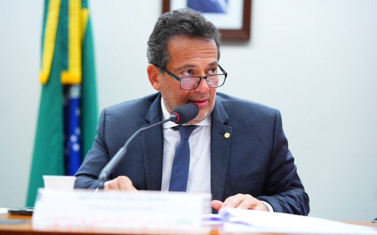 Comissão aprova projeto que permite a ex-cônjuges manter plano de saúde após separação