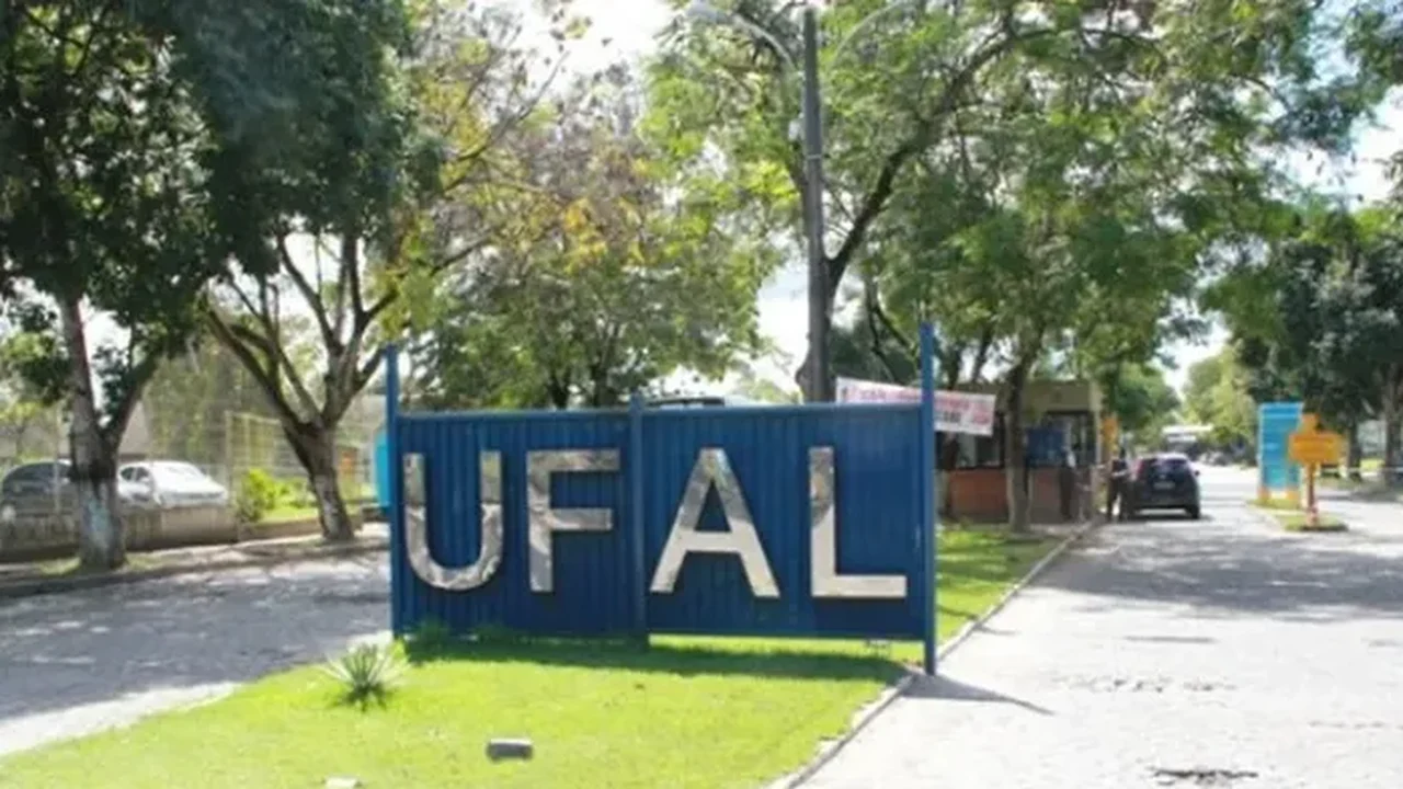 Faculdade de Direito da Ufal retoma aulas presenciais após caso de meningite