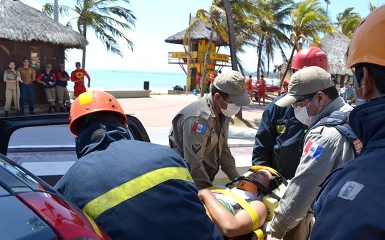 Simulado dá início às comemorações da Semana do Bombeiro nesta manhã