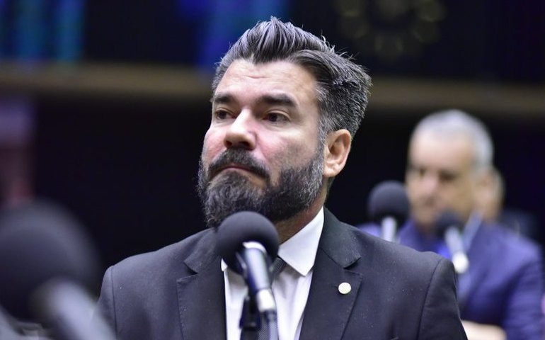 Proposta torna obrigatório o uso de veículo blindado no transporte de dinheiro para bancos