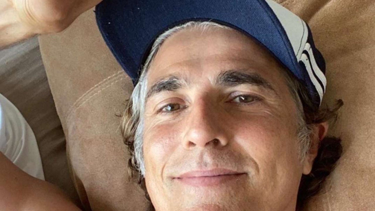 Reynaldo Gianecchini assume cabelos brancos e chama atenção dos fãs
