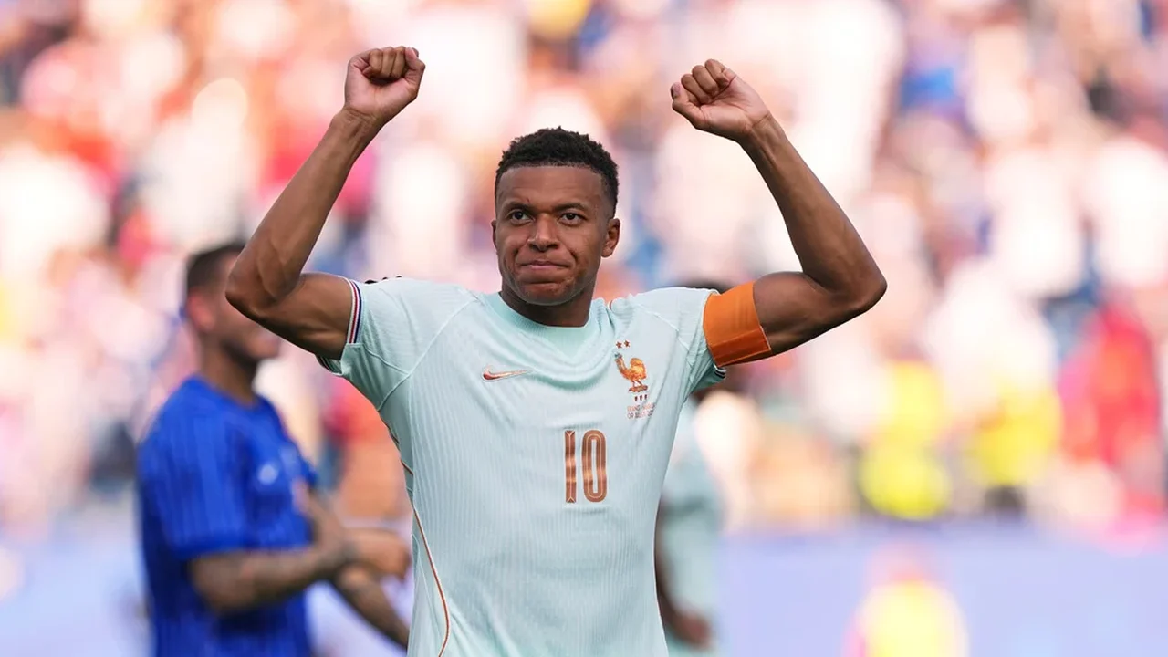 Kylian Mbappé registra um gol e uma assistência na vitória da França por 2 a 0 sobre o Marrocos nas quartas de final da Copa do Mundo