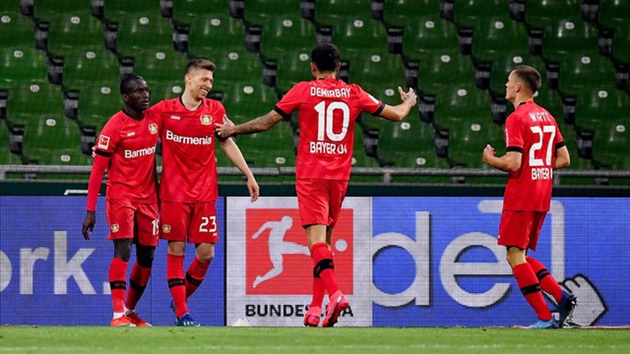 Bayer Leverkusen goleia fora e afunda Werder Bremen no Alemão
