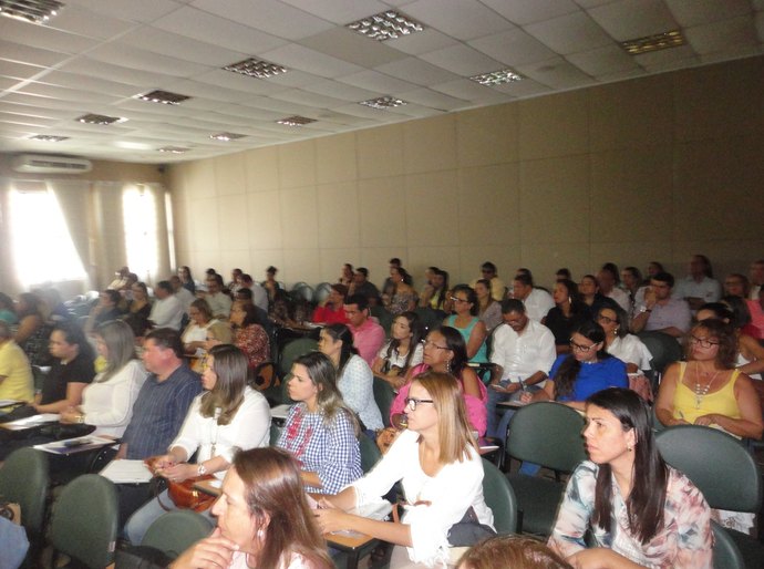 Aurélia participa de assembleia do Conselho de Secretários de Saúde