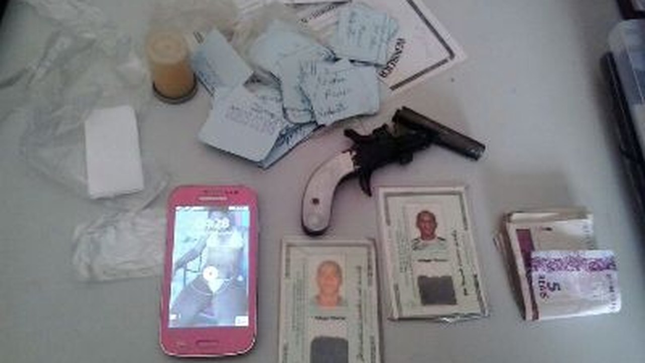 Operação policial da 4ª Companhia apreende armas, drogas e motocicleta roubada