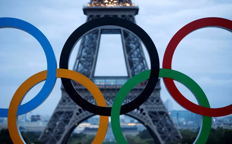 Anéis olímpicos serão instalados na Torre Eiffel, em Paris