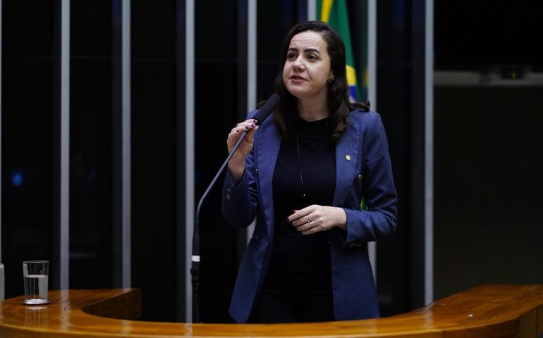 Comissão aprova exceções para permitir ocupação simultânea de duas vagas em cursos de graduação