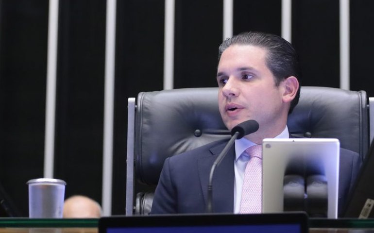 Motta diz que busca um serviço público cada vez mais eficiente e parabeniza servidores da Câmara