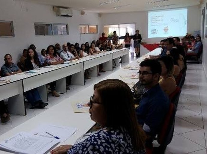 Quinze novos professores efetivos tomam posse na Uneal