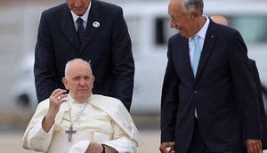 Papa chega a Portugal em meio a protestos e com desafio de abordar abusos sexuais da Igreja Católica / Foto: Foto: Antonio Cotrim