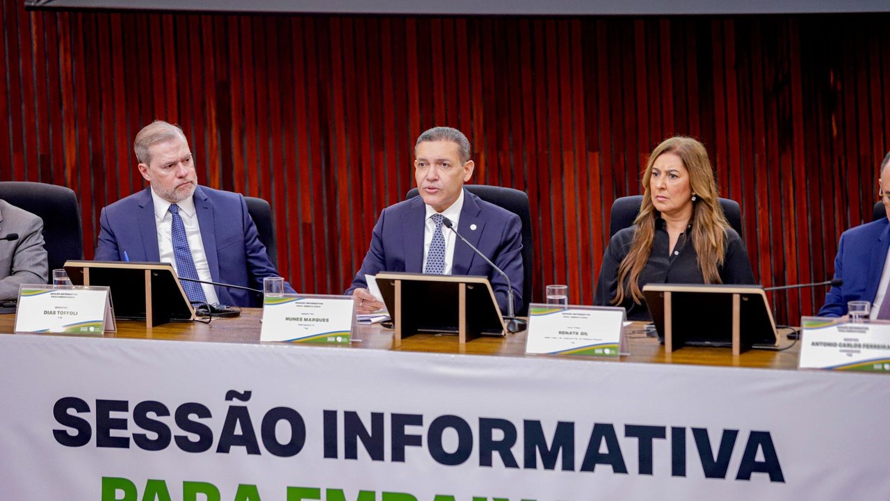 Presidente do TSE se reúne com embaixadores e defende sistema eleitoral brasileiro