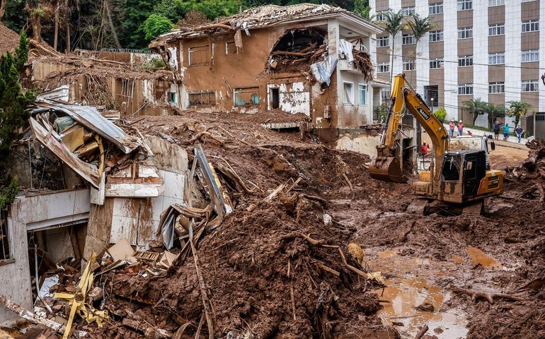 Sobe para 72 o número de mortos nas chuvas em Minas Gerais