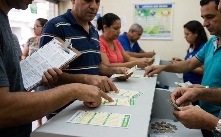 Bolão para Mega da Virada aceita pagamento no crédito? Quanto custa? É seguro apostar com desconhecidos? Tire dúvidas