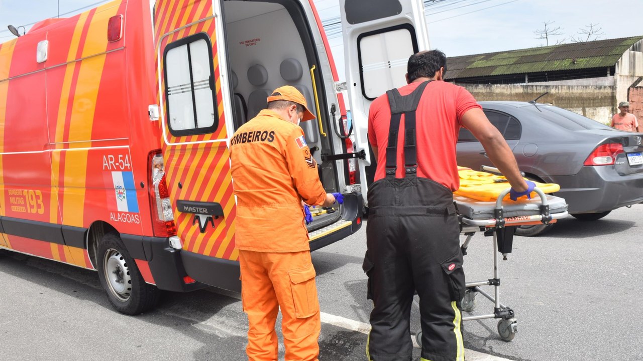 Corpo de Bombeiros socorre vítimas de acidentes com motocicletas em Maceió e Delmiro Gouveia