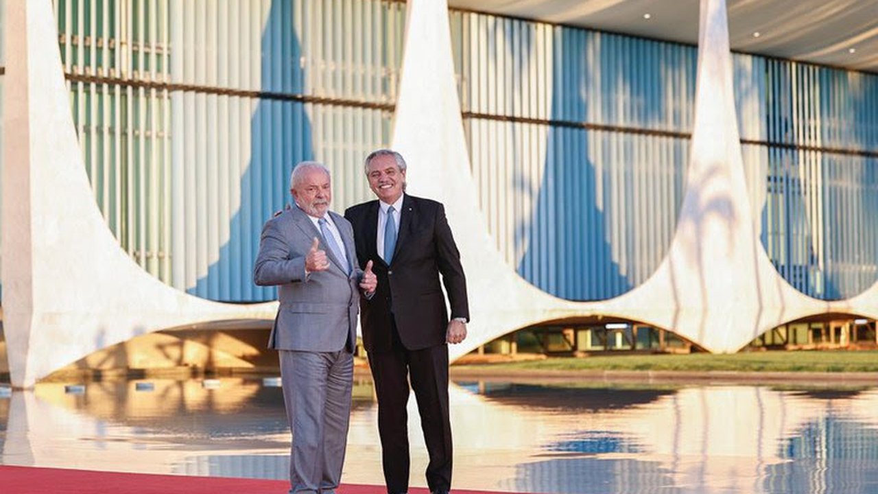 Lula e Alberto Fernández se reúnem em busca de soluções econômicas para a Argentina