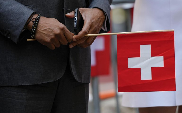 Suíça se oferece para sediar e mediar encontro Putin-Zelensky