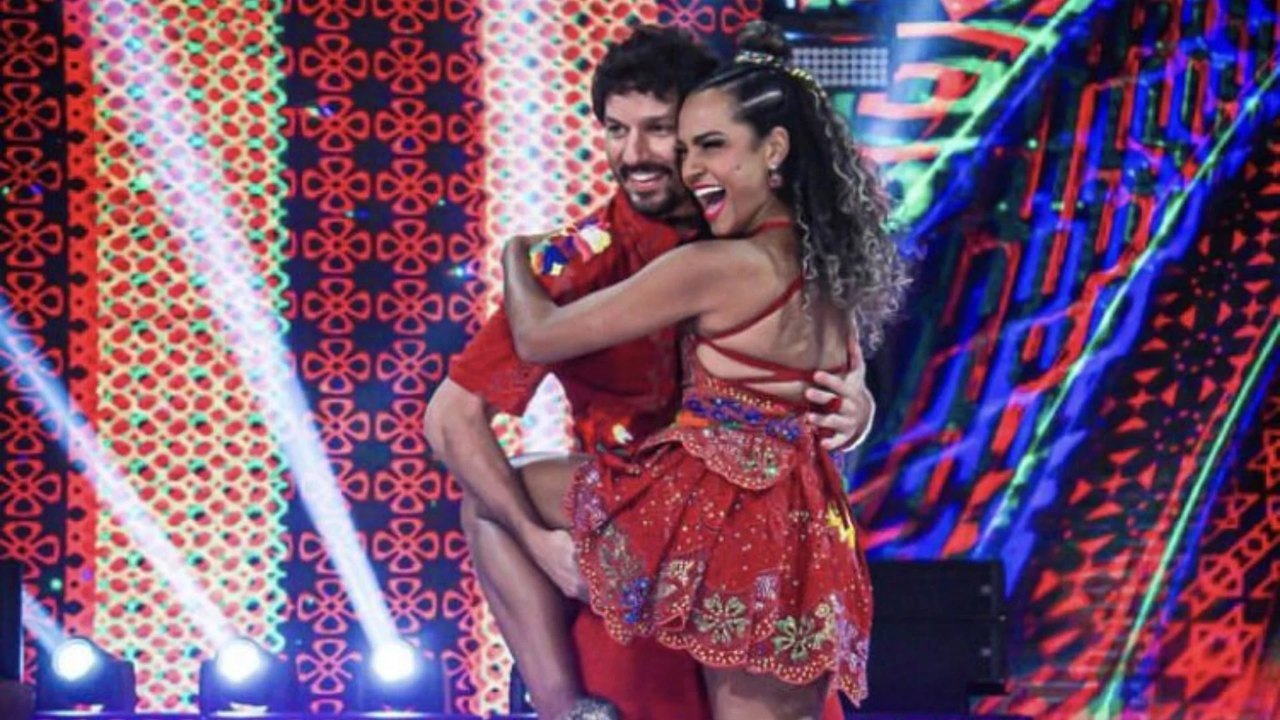 Linn da Quebrada emociona o público em discurso no 'Dança dos Famosos'