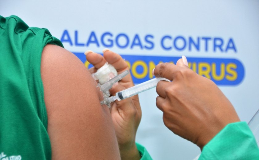 860.738 doses das vacinas contra a Covid-19 foram aplicadas em Alagoas