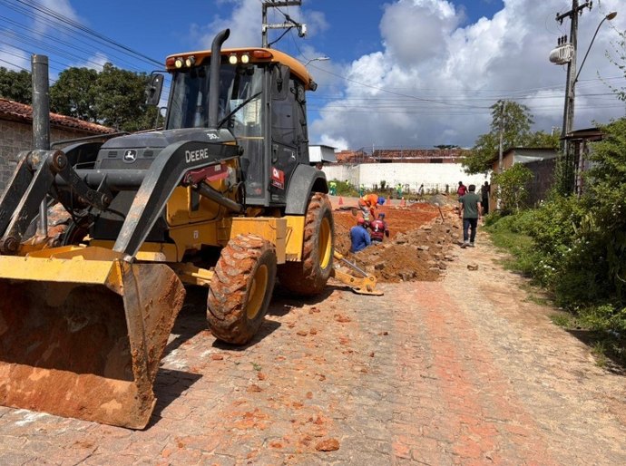 Obras da nova rede de drenagem avançam no Benedito Bentes