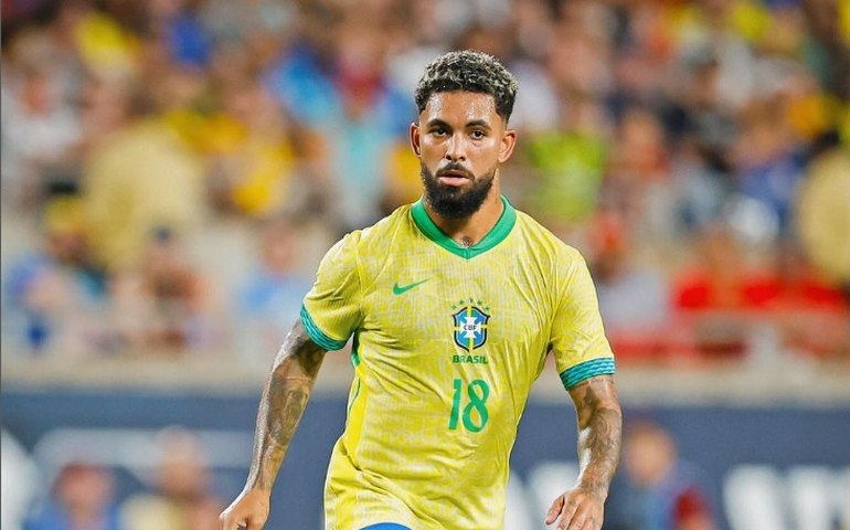 Douglas Luiz vê fragilidade na defesa da seleção brasileira: 'Temos que nos cobrar mais'