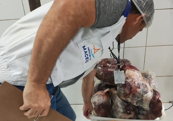 Vigilância Sanitária apreende 80 kg de carnes estragadas em frigorífico