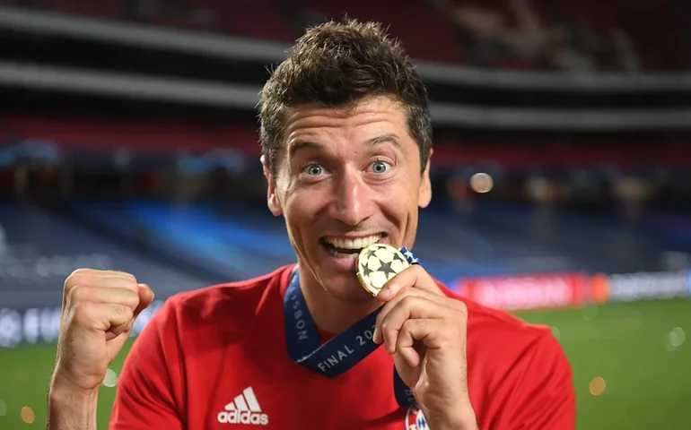 Lewandowski revela que pensou em parar de marcar gols devido à crise financeira do Barcelona