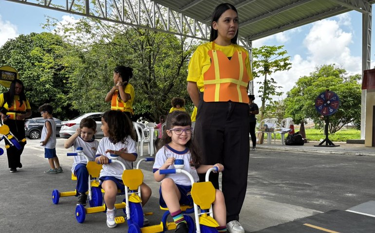 Arena Detranzinho inicia atividades da Semana Nacional de Trânsito com 65 crianças