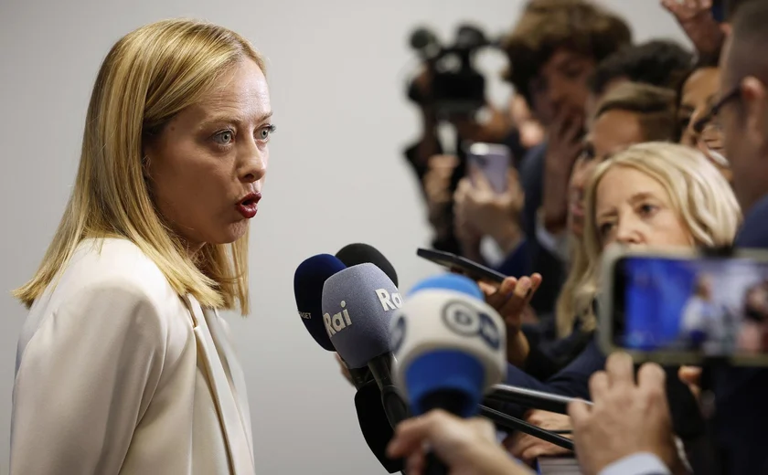 Meloni se opõe à proposta de Macron de enviar forças de paz europeias para a Ucrânia, diz mídia