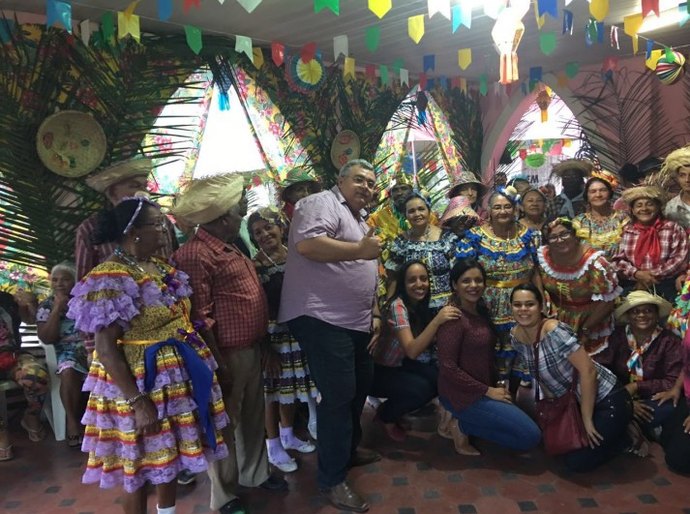 Prefeitura de Rio Largo realiza festa junina para idosos