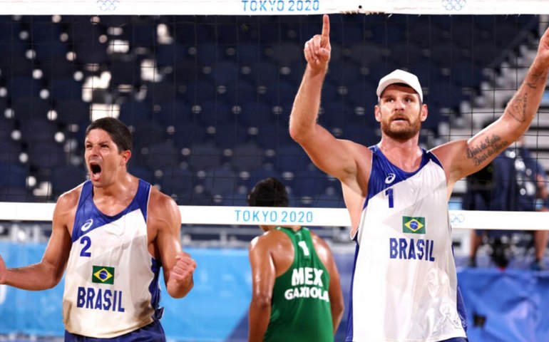 Alison e Álvaro voltam a jogar juntos no vôlei de praia um ano após separação