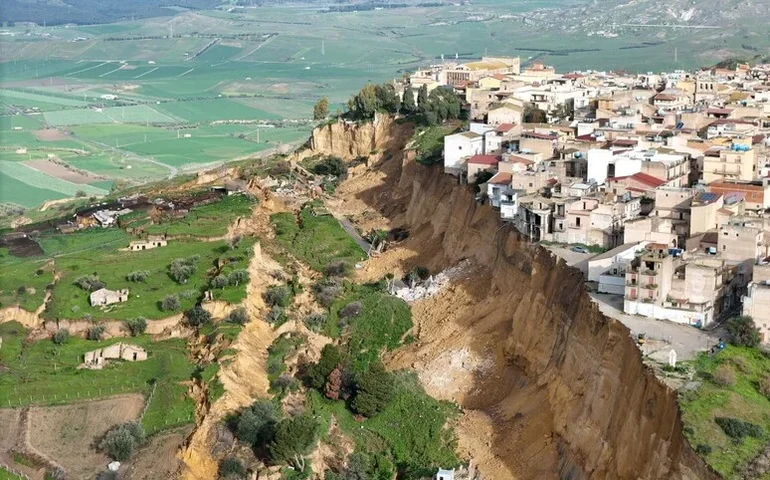 Mais de 1,5 mil pessoas são evacuadas na Itália após deslizamento