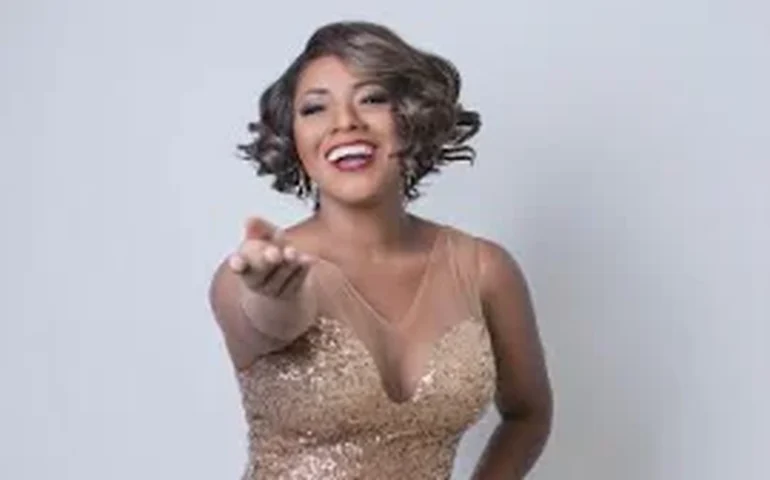 Whitney Forever chega a Goiânia com tributo emocionante à voz de Whitney Houston