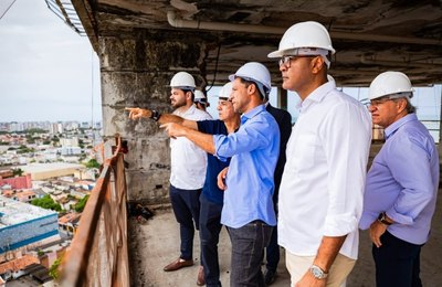“Estamos devolvendo vida ao Centro de Maceió”, destaca prefeito durante vistoria ao novo Centro Administrativo