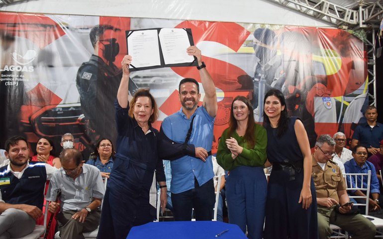 Carla Dantas participa da entrega de pacotes de investimentos de R$ 5 milhões para Igreja Nova