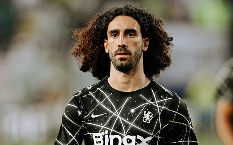 Cucurella revela susto com presença de Trump no pódio Mundial de Clubes: 'Estava todo c*****'