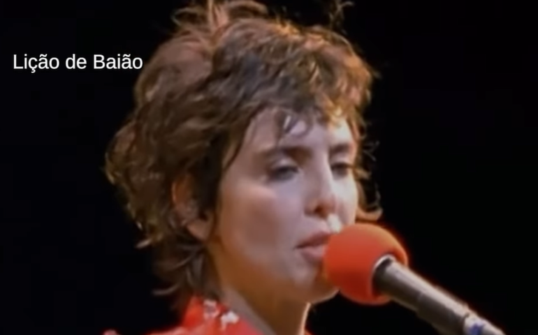 Adriana Calcanhotto revela lidar com stalkers há anos: 'É o inferno'