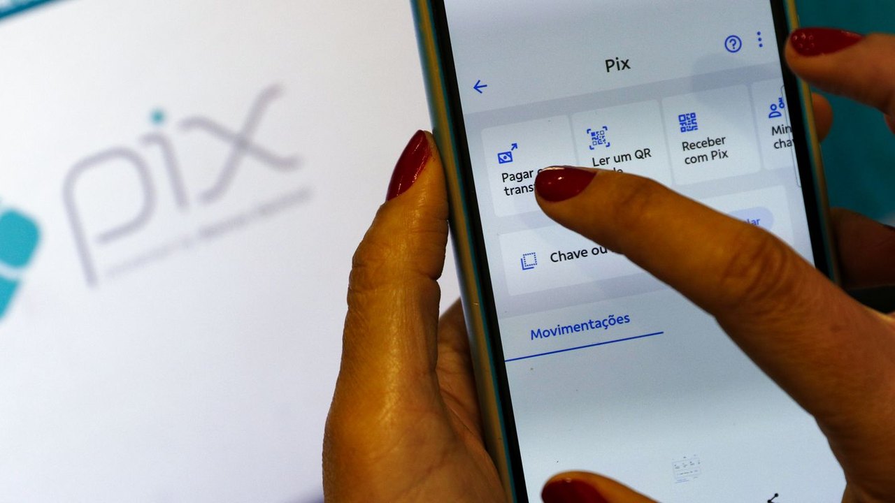 Usuários relatam dificuldades com operações via Pix nesta segunda-feira