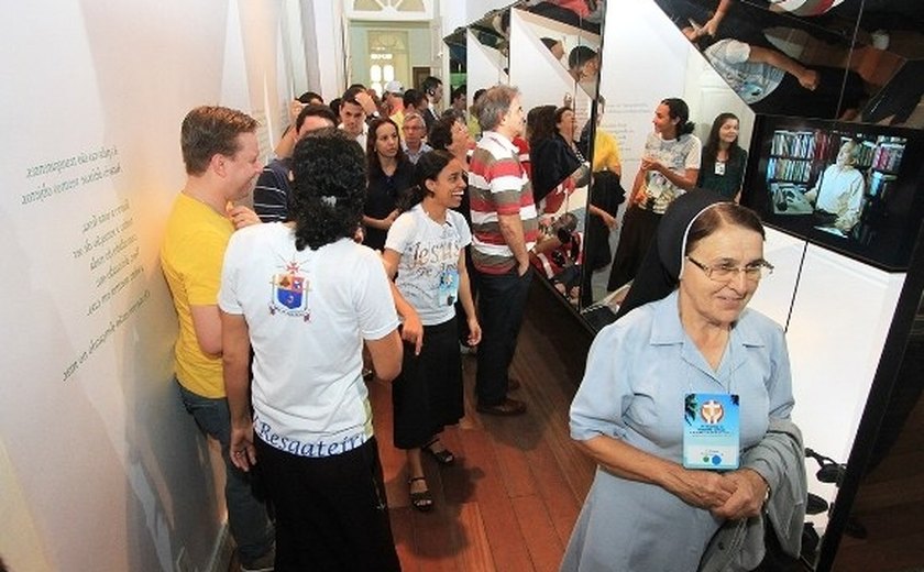 Participantes do Encontro de Marketing Católico visitam o Museu do Palácio