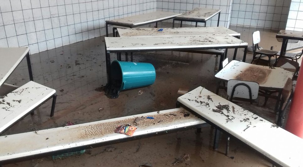 escola inundada