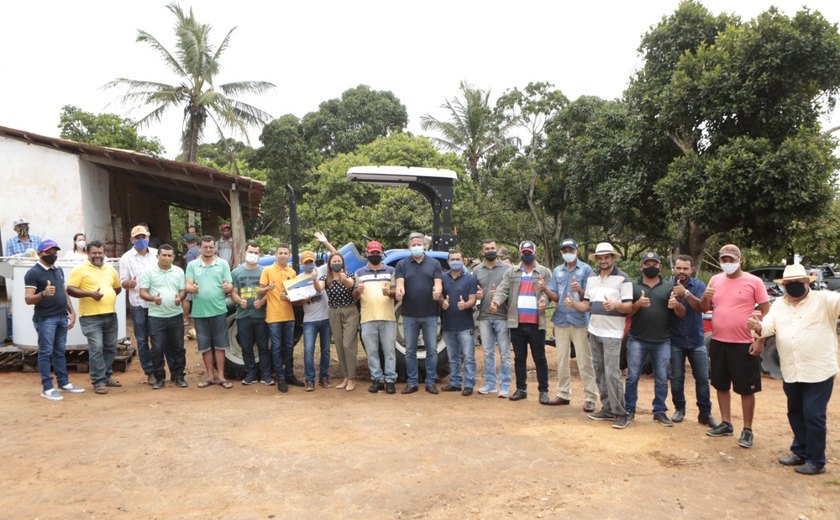 Codevasf realiza entrega de equipamentos para agricultores familiares de São Sebastião